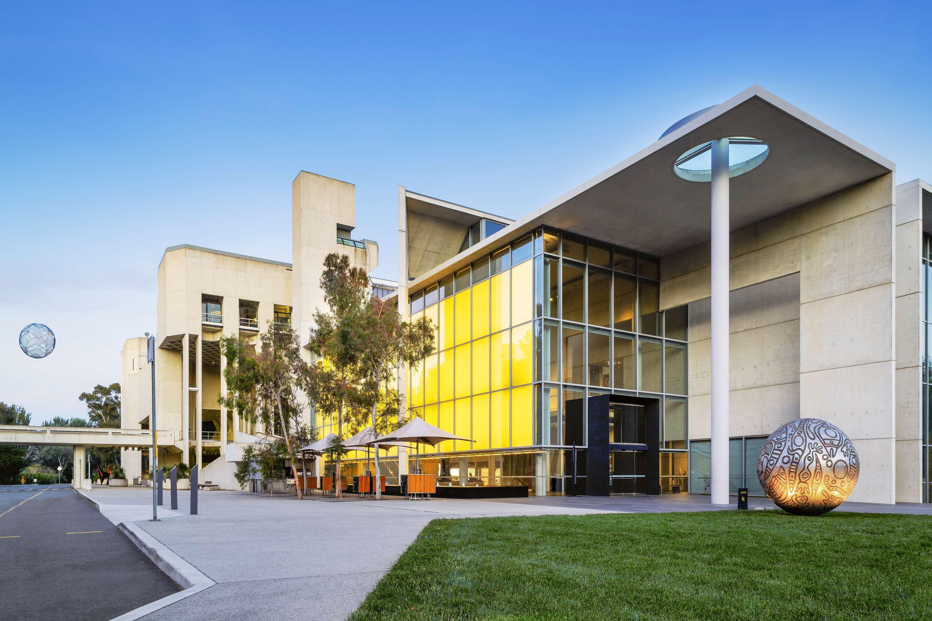 Hyatt Hotel Canberra - A Park Hyatt Hotel Eksteriør bilde The National Institute of Dramatic Art