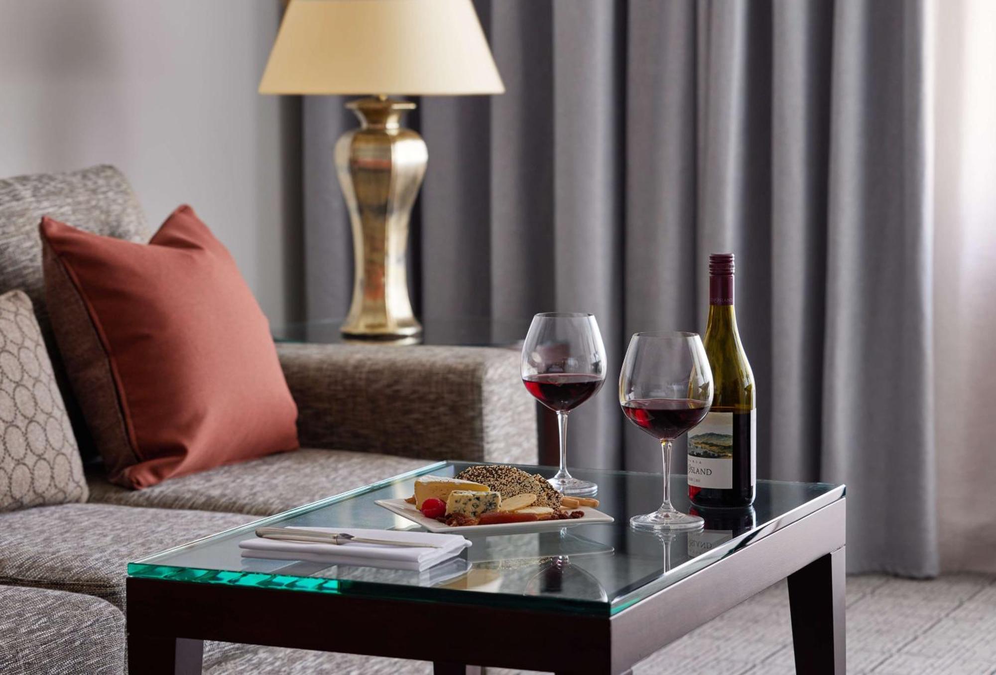 Hyatt Hotel Canberra - A Park Hyatt Hotel Eksteriør bilde A wine table