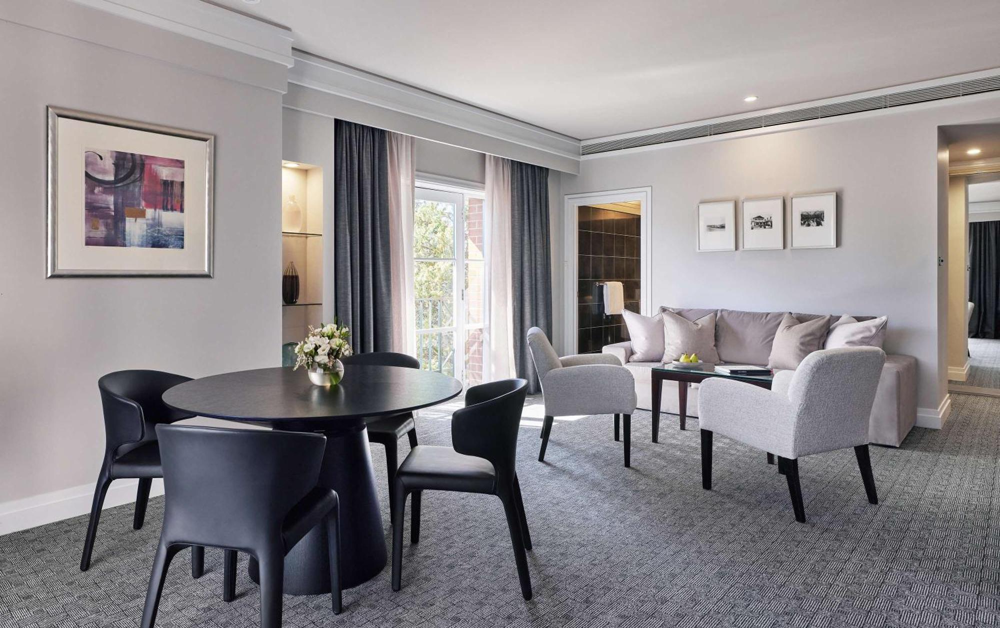 Hyatt Hotel Canberra - A Park Hyatt Hotel Eksteriør bilde Suite at the hotel